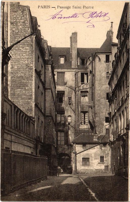 Carte postale ancienne Paris 11e Passage Saint-Pierre à Paris 11e
