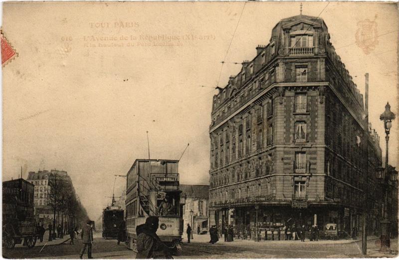 Carte postale ancienne Tout Paris 11e Avenue de la République à Paris 11e