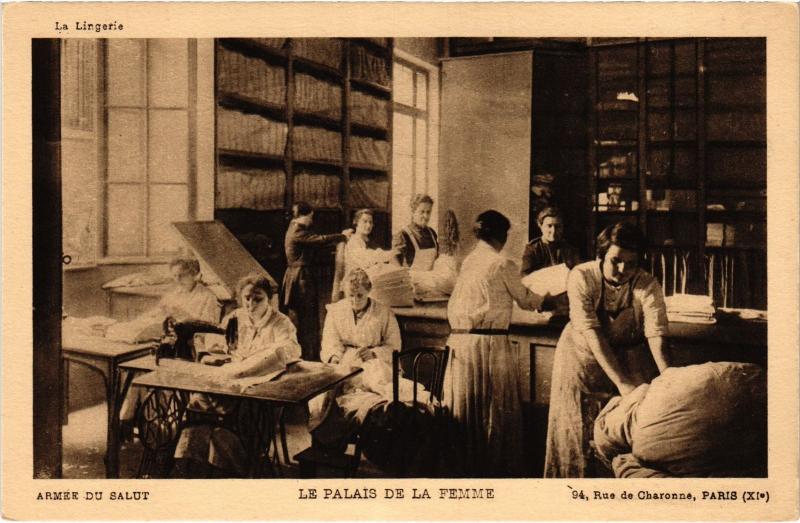Carte postale ancienne Paris 11e 94, rue de Chaonne Palais de la Femme à Paris 11e