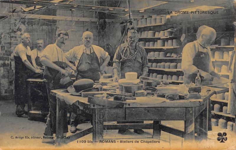 Carte postale ancienne Romans - Ateliers De Chapeliers