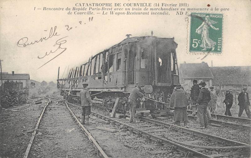 Carte postale ancienne Catastrophe De Courville 1911 - Rencontre Du Rapide Paris Brest Avec Un T