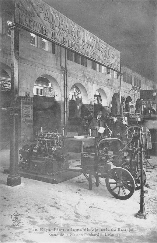 Carte postale ancienne Exposition Automobile Agricole De Bourges - Stand De La Maison Panhard Et à Bourges