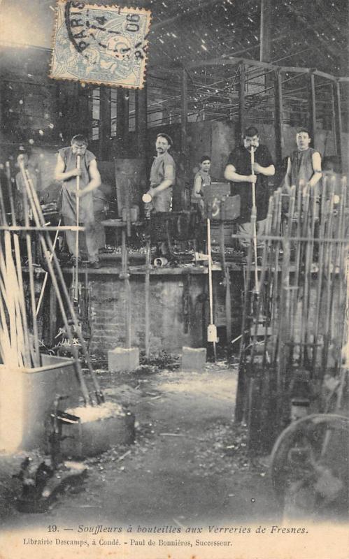 Carte postale ancienne Souffleurs A Bouteilles Aux Verreries De Fresnes à Esnes