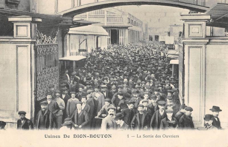 Carte postale ancienne Usines De Dion Bouton - La Sortie Des Ouvriers