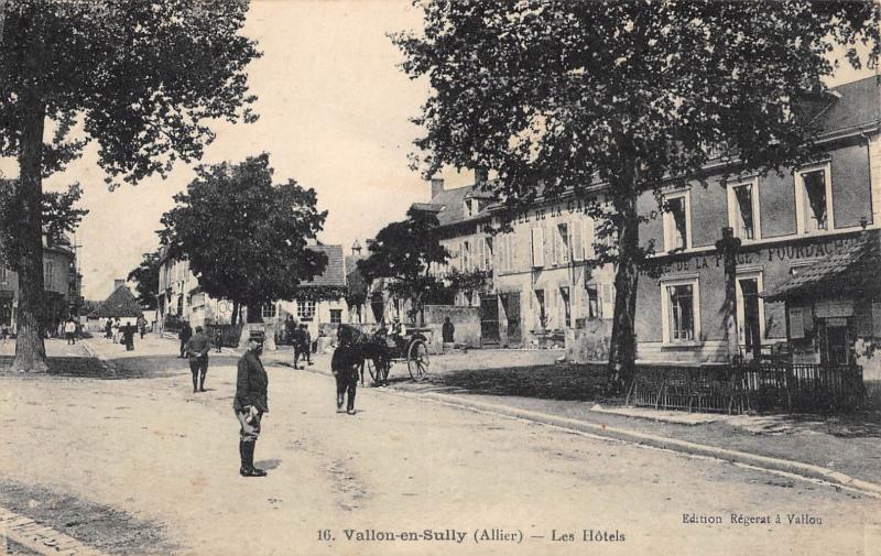 Carte postale ancienne Vallon En Sully - Les Hotels à Vallon-en-Sully
