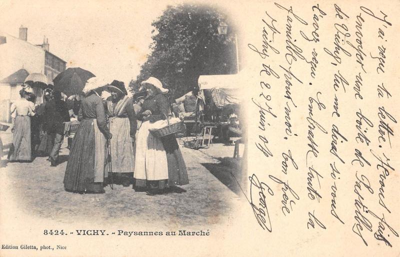 Carte postale ancienne Vichy - Paysannes Au Marche à Vichy