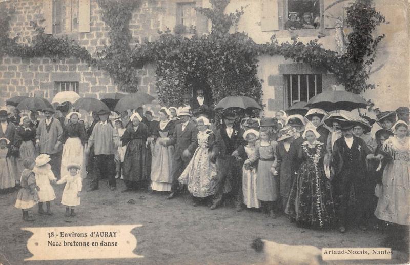 Carte postale ancienne Env.d'Auray - Noce Bretonne En Danse à Auray
