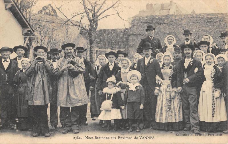 Carte postale ancienne Noce Bretonne Aux Environs De Vannes à Vannes