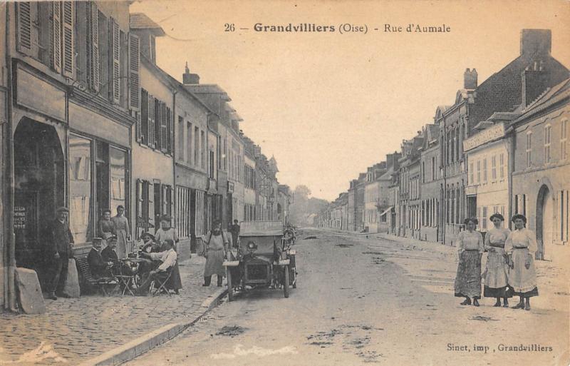 Carte postale ancienne Grandvilliers - La Rue D'Aumale à Grandvilliers