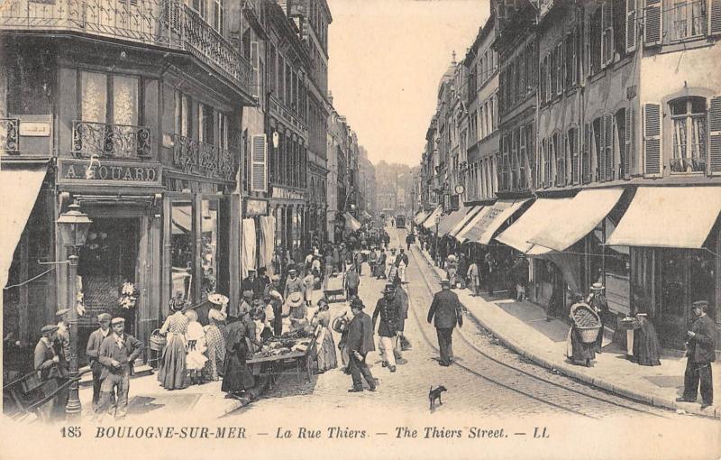 Carte postale ancienne Boulogne Sur Mer - La Rue Thiers à Boulogne-sur-Mer