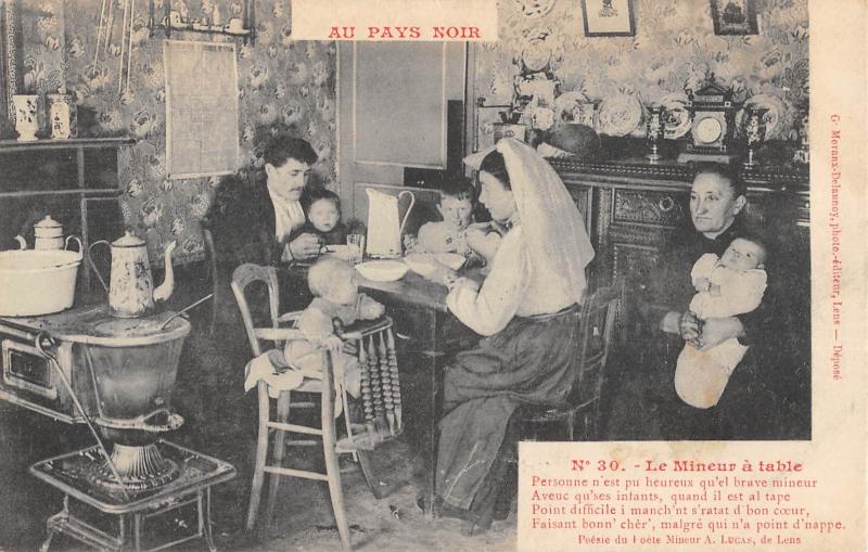 Carte postale ancienne Au Pays Noir - Le Mineur A Table