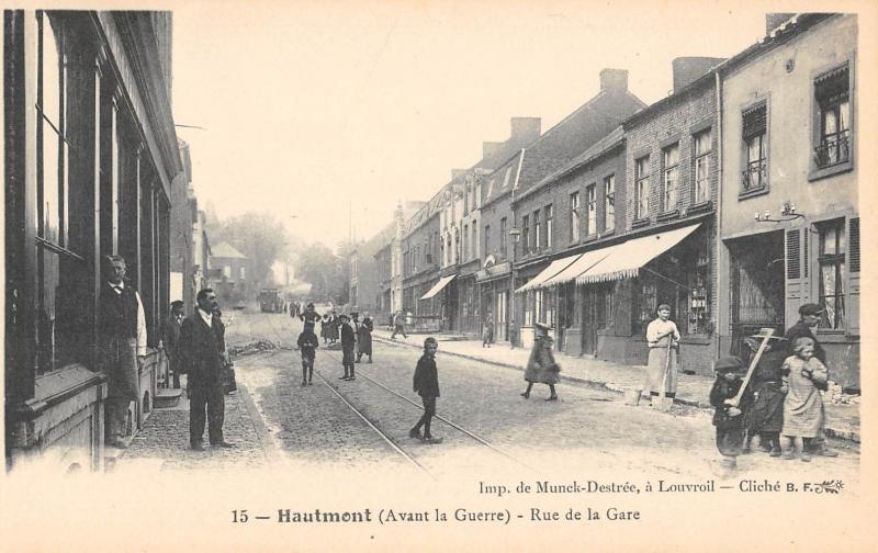 Carte postale ancienne Hautmont - La Rue De La Gare à Hautmont