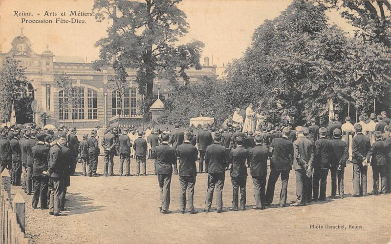 Carte postale ancienne Reims - Arts Et Metiers - Procession De La Fete Dieu à Reims
