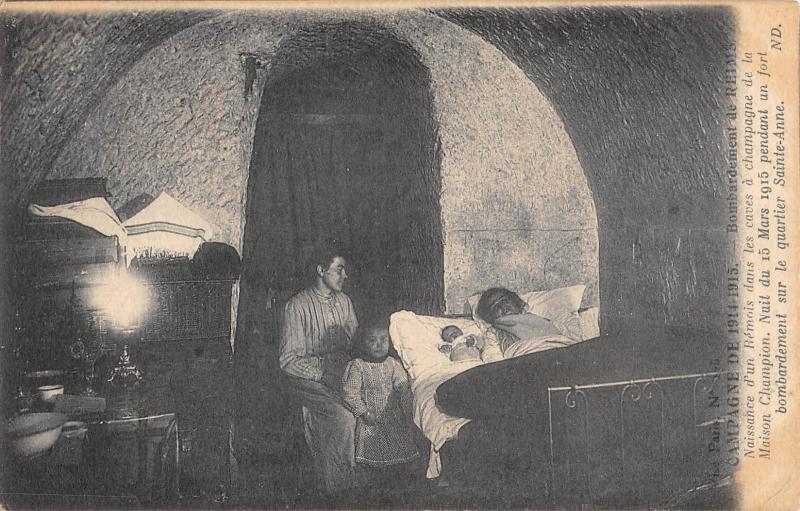 Carte postale ancienne Bombardement De Reims - Naissance D'Un Remois Dans Les Caves A Champagne à Reims