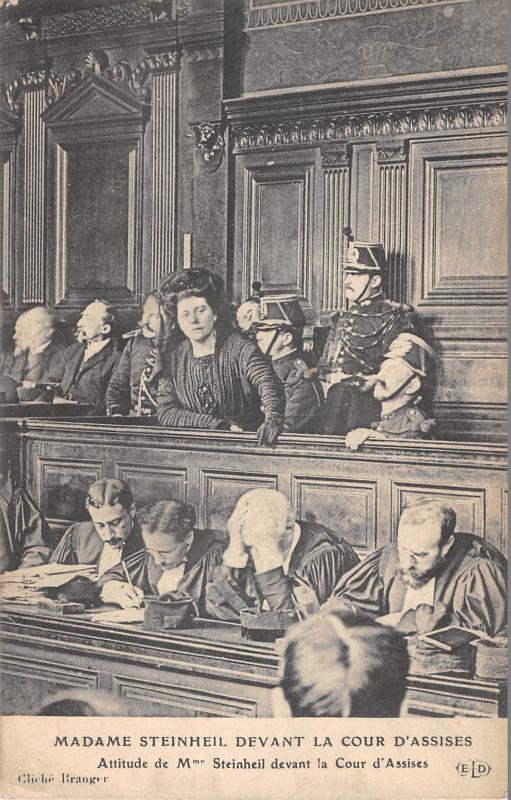 Carte postale ancienne Paris - Mme Steinheil Devant La Cour D'Assises - Attitude Devant La Cour à Paris