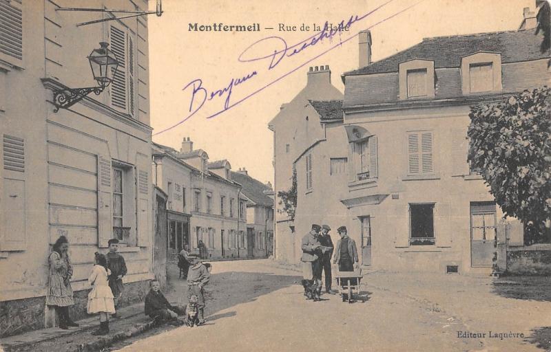 Carte postale ancienne Montfermeil - La Rue De La Halle à Montfermeil