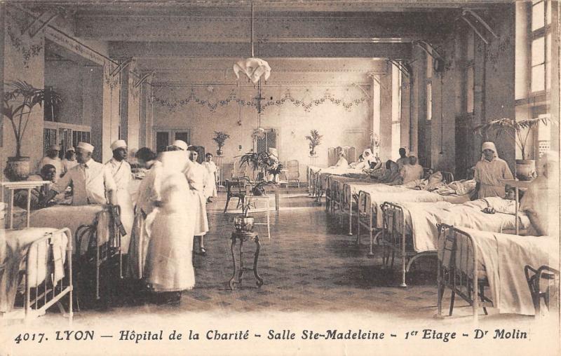 Carte postale ancienne Lyon - Hopital De La Charite - Salle Sainte Madeleine - Docteur Molin à Lyon