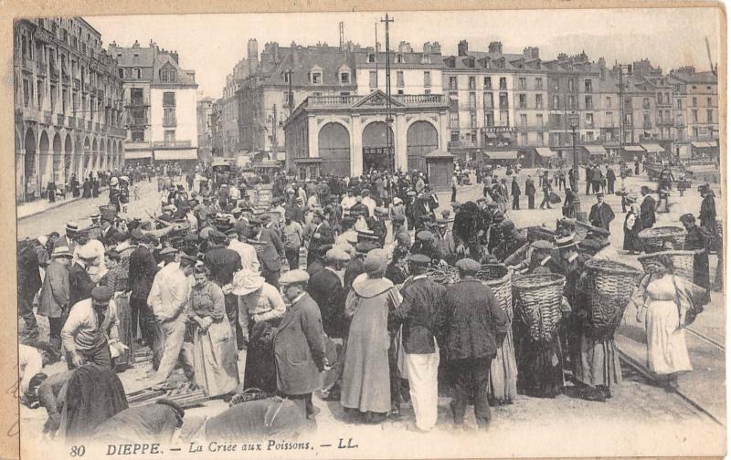 Carte postale ancienne Dieppe - La Criee Aux Poissons à Dieppe
