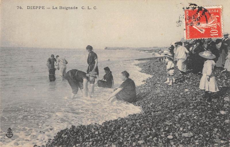 Carte postale ancienne Dieppe - La Baignade à Dieppe