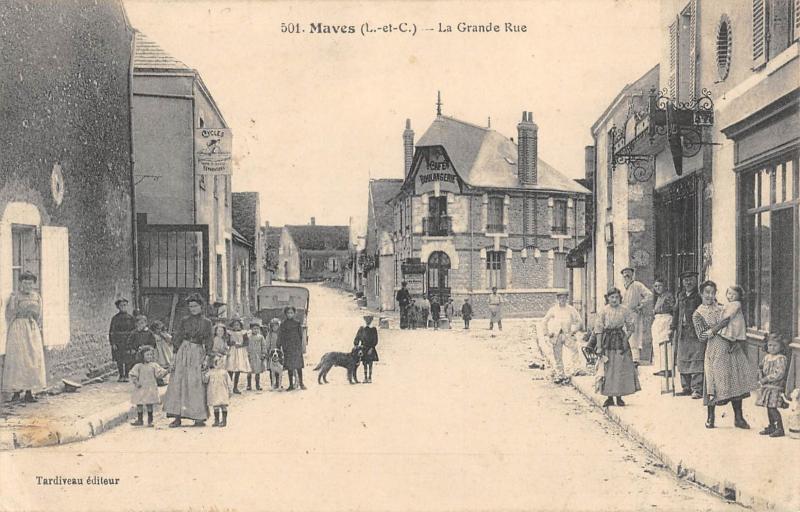 Carte postale ancienne Maves - La Grande Rue à Maves