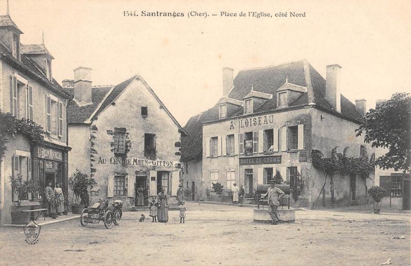 Carte postale ancienne Santranges - Place De L'Eglise - Cote Nord à Santranges