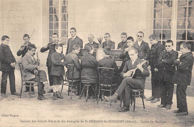 Carte postale ancienne Institut Des Sourds Muets Et Des Aveugles De Saint Medard Les Soissons à Soissons