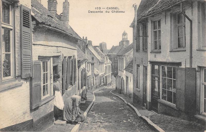 Carte postale ancienne Cassel - Descente Du Chateau à Cassel