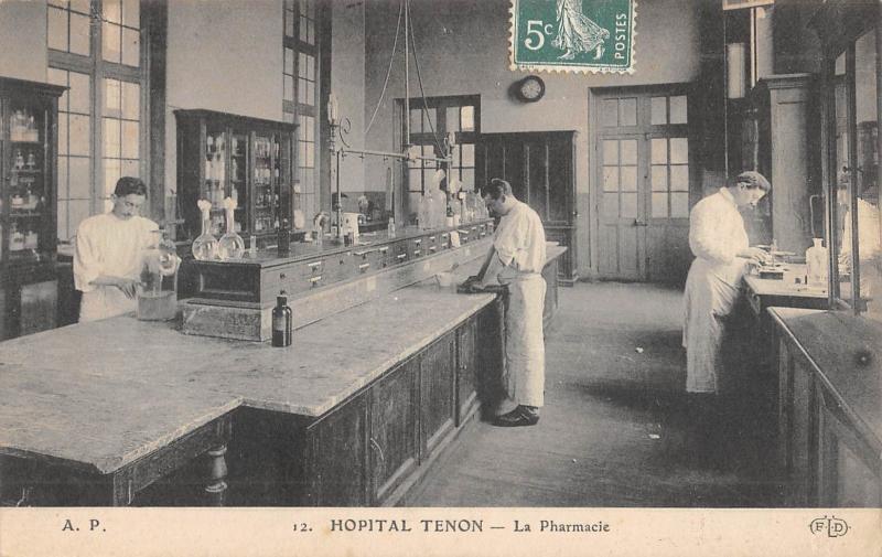 Carte postale ancienne Hôpital Tenon - La Pharmacie à Paris 20e