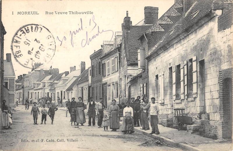 Carte postale ancienne Moreuil - Rue Veuve Thibauville à Moreuil