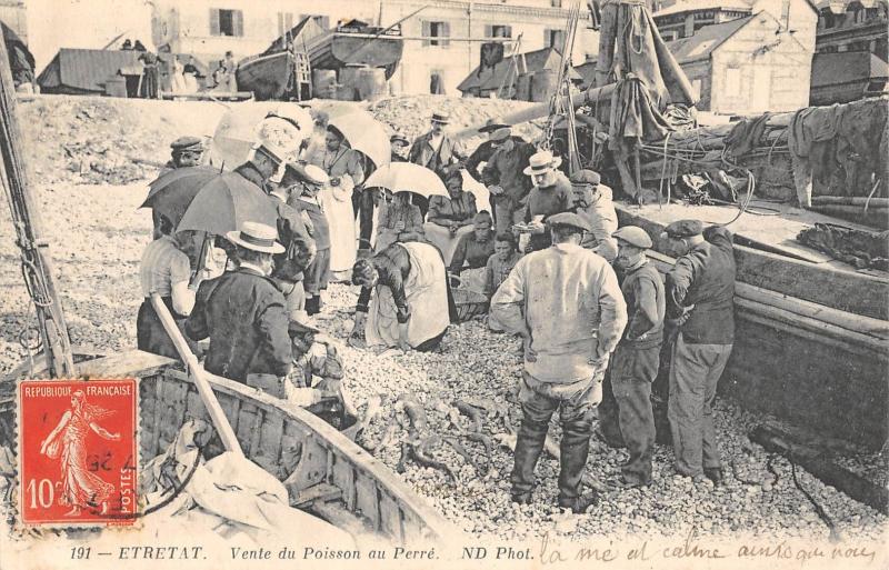 Carte postale ancienne Etretat - Vente Du Poisson Au Perre à Étretat
