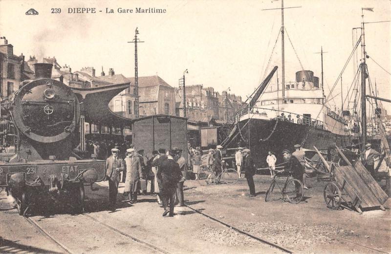 Carte postale ancienne Dieppe - La Gare Maritime à Dieppe