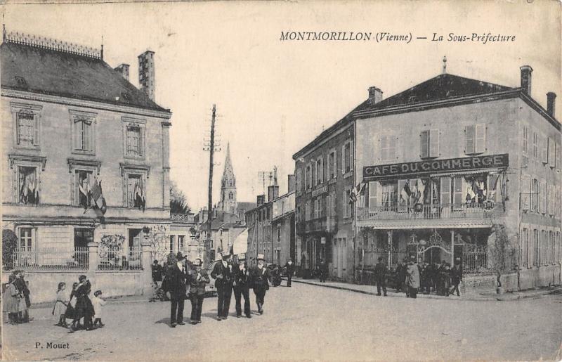 Carte postale ancienne Montmorillon - La Sous Prefecture à Montmorillon