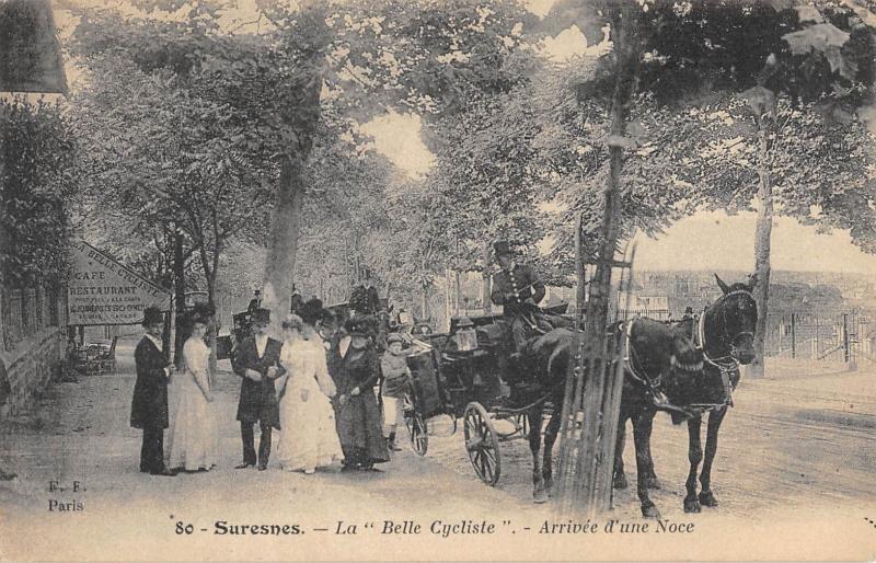 Carte postale ancienne Suresnes - La Belle Cycliste - Arrivee D'Une Noce à Suresnes