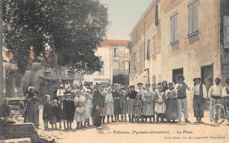 Carte postale ancienne Pollestres - La Place à Pollestres