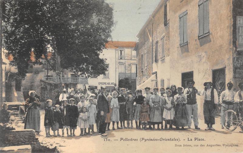 Carte postale ancienne Pollestres - La Place à Pollestres