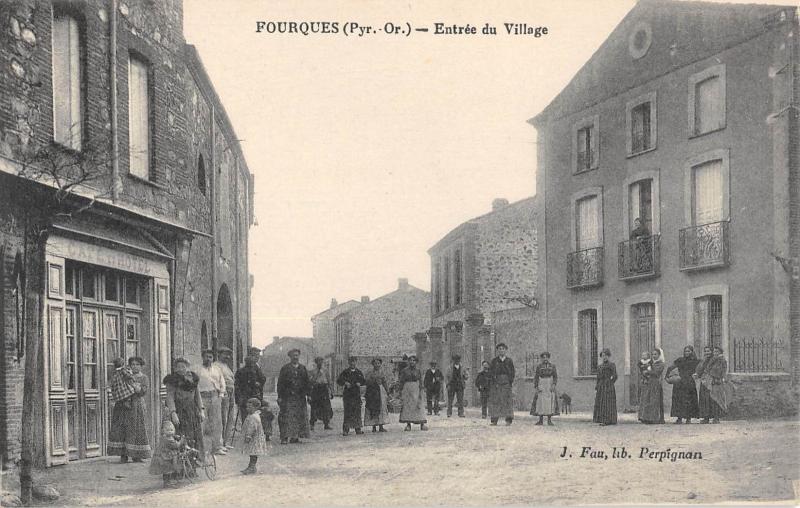 Carte postale ancienne Fourques - Entree Du Village à Fourques