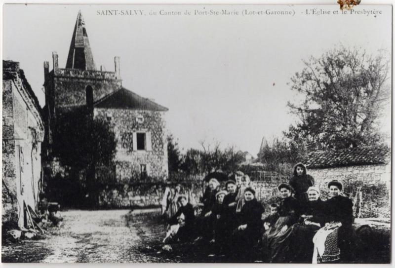 Carte postale ancienne L'Eglise et le Presbytère à Saint-Salvy