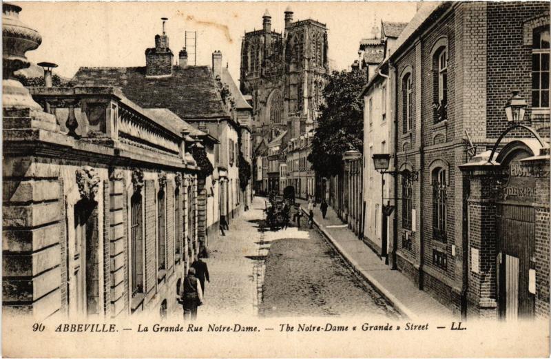 Carte postale ancienne Abbeville Grande Rue Notre Dame à Abbeville