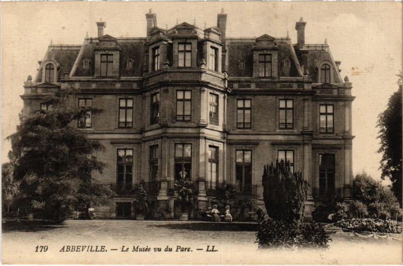 Carte postale ancienne Abbeville le Musee à Abbeville