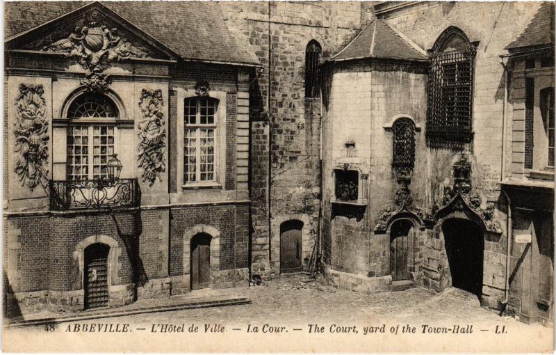Carte postale ancienne Abbeville Hotel de Ville à Abbeville
