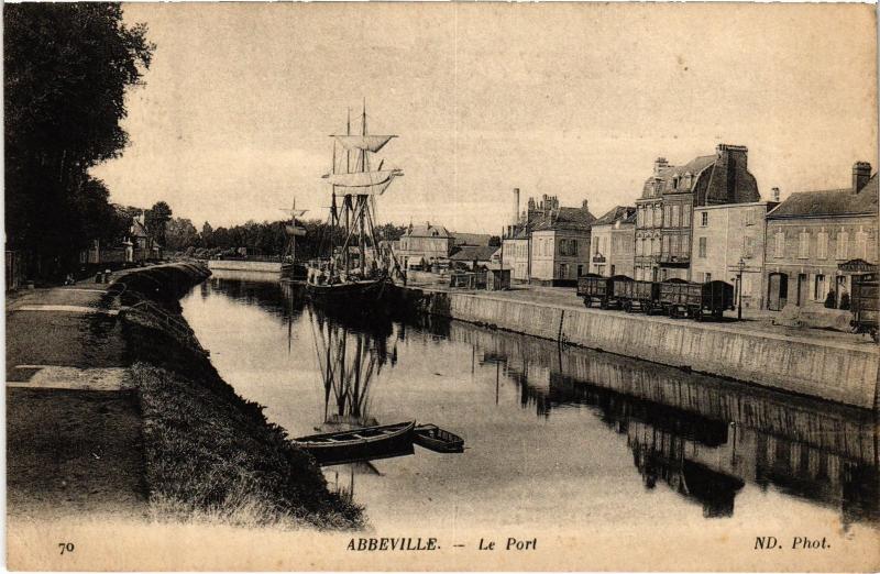 Carte postale ancienne Abbeville le Port à Abbeville