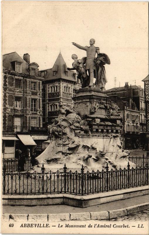 Carte postale ancienne Abbeville Monument de l'Amiral Courbet à Abbeville