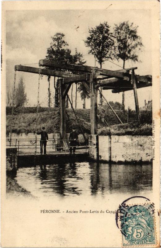 Carte postale ancienne Peronne Ancien Pont Levis