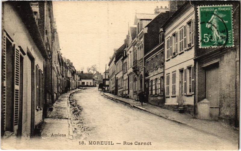 Carte postale ancienne Moreuil Rue Carnot à Moreuil