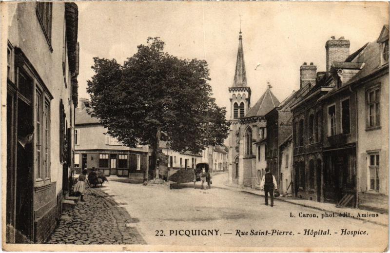 Carte postale ancienne Picquigny Rue Saint-Pierre à Picquigny
