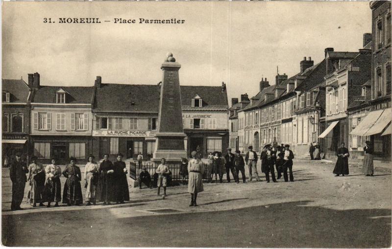Carte postale ancienne Moreuil Place Parmentier à Moreuil