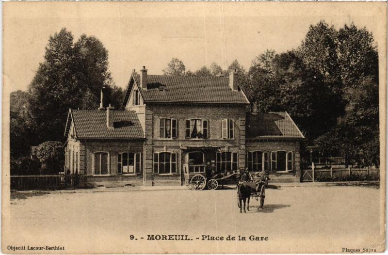 Carte postale ancienne Moreuil Place de la Gare à Moreuil