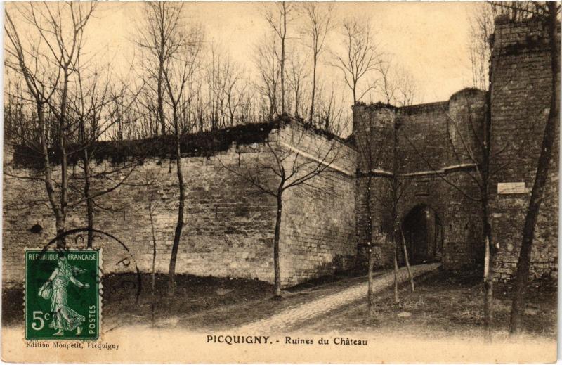 Carte postale ancienne Picquigny Ruines du chateau à Picquigny