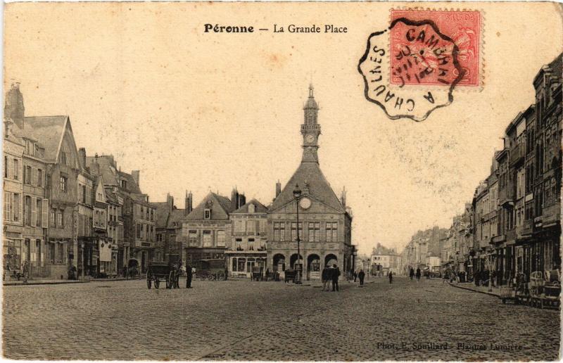 Carte postale ancienne Peronne Grande Place