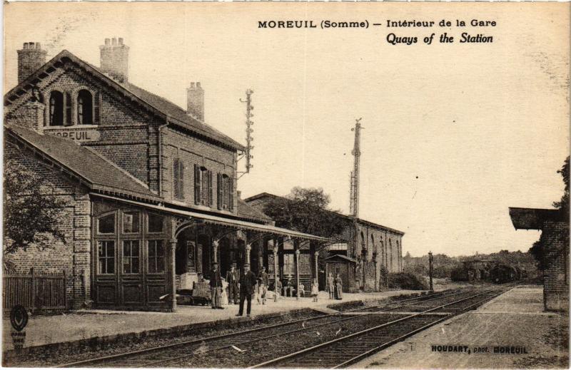 Carte postale ancienne Moreuil interieur de la gare à Moreuil